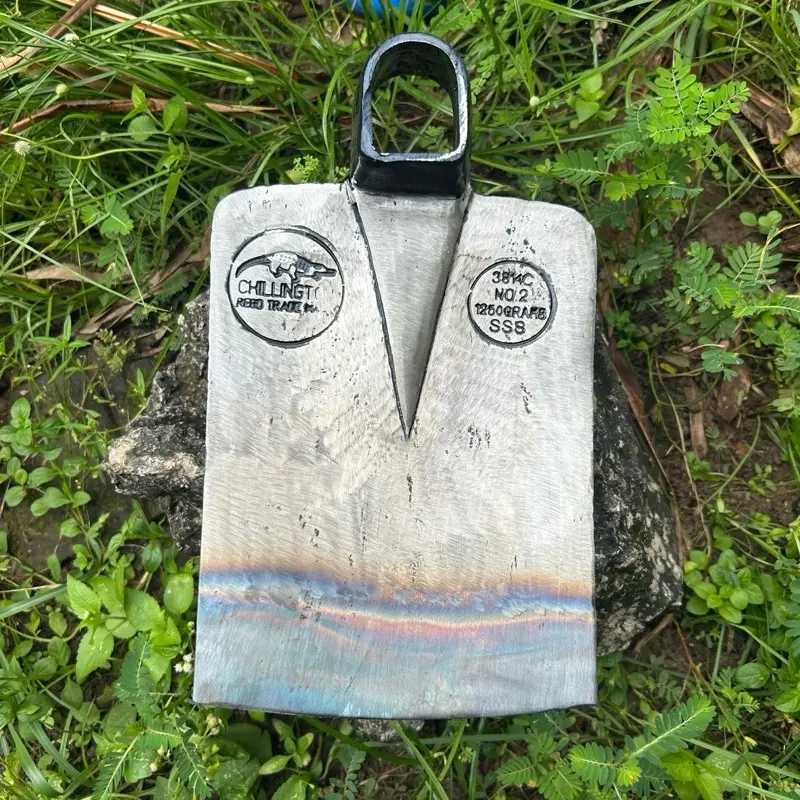 CANGKUL BUAYA Original Cangkul Tanah Bahan Baja Karbon Kuat Anti Lengket Ati Gompal Tajam Dan Kuat Panjang 24 cm Lebar 17 cm Cocok Untuk Tanah Keras Berkerikil Dan Lengket
