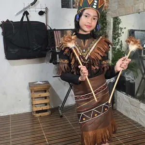 Tongkat Bulu Adat Dayak Kalimantan Papua untuk Tari Pentas Seni Panjang 45cm