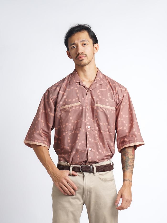 Gambar Batik Fractal Yetri Kemeja Pria Lengan Pendek dari Batik Fractal Kota Bandung Tokopedia