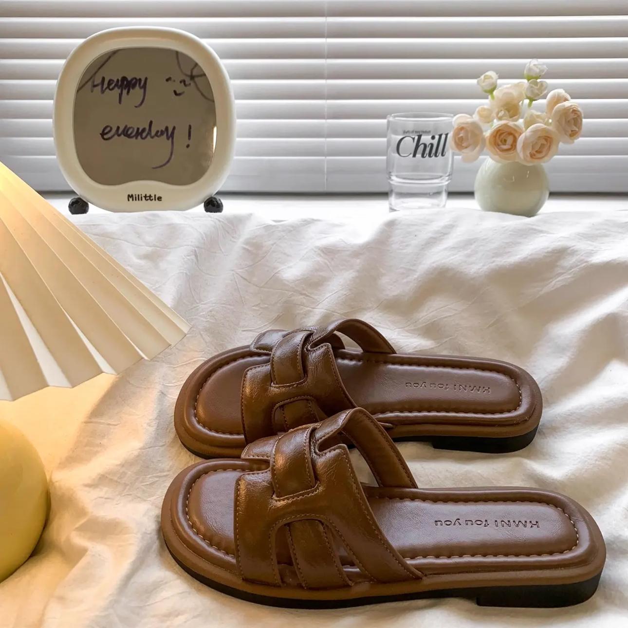 Sandal Wanita Stylish PVC Sol Lembut Anti Selip Ukuran 36-41 Tren Korea Casual Premium Untuk Kegiatan Luar Ruangan