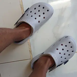 【Telah Diperbarui Sepenuhnya】Sandal Closs Wanita Pria Baim Bahan PU Upper Dilapisi Busa Sol Paylon Quality Premium ShoesSandal  Unisex Couple (Bisa DIY Pin Sandal)Empuk Anti Slip Sepatu Sandal Viral Kekinian