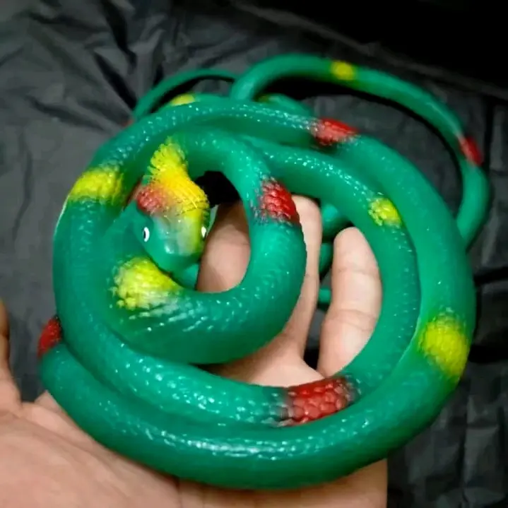 Mainan Ular Karet Ukuran Besar Mirip Asli - Toys 1