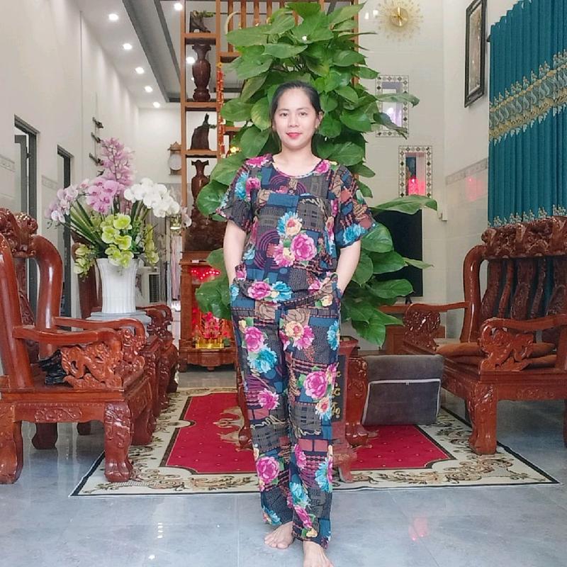 Tôn Nhung Bộ Đồ Tay Ngắn Quần Dài Cho Phụ Nữ Trung Niên Chất Liệu Mềm Mại Thoáng Mát Thiết Kế Sang Trọng Họa Tiết Ấn Tượng