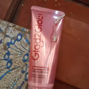 [New] Glad2Glow Niacinamide Serum Facial Wash-Pencuci Wajah Brightening Pembersih Pori Glowing Instant Ceramide Ectoin Sakura untuk Kulit Kusam Berminyak dan Sensitif Mencerahkan Melembabkan Menenangkan Cleanser70ml