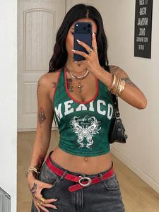 Top corto halter con estampado de mariposa verde de México, estilo streetwear retro Y2K. Cuello en V con ribete rojo, ajuste entallado, largo corto, estampado inspirado en estilo vintage.