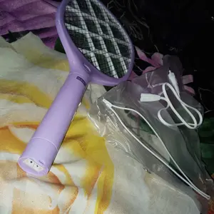 AOKI Raket Nyamuk Baterai Lithium Kabel Charger Warna Macaron Listrik Dengan Lampu LED Terang Baterai Isi Ulang 500mAh dan Perlindungan Switch