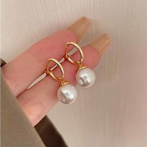 Anting-anting Stud Mutiara, Liu Yifei yang sama "Xu Hongniu", untuk Wanita, Cincin Telinga Mewah Retro Gaya Perancis, Sesuai untuk Siri TV "Pergi ke Tempat Angin,"