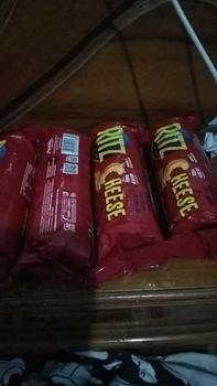 Product Review of RITZ Sandwich Cheese Crackers Krekes Krim Keju Roll from S**e 0