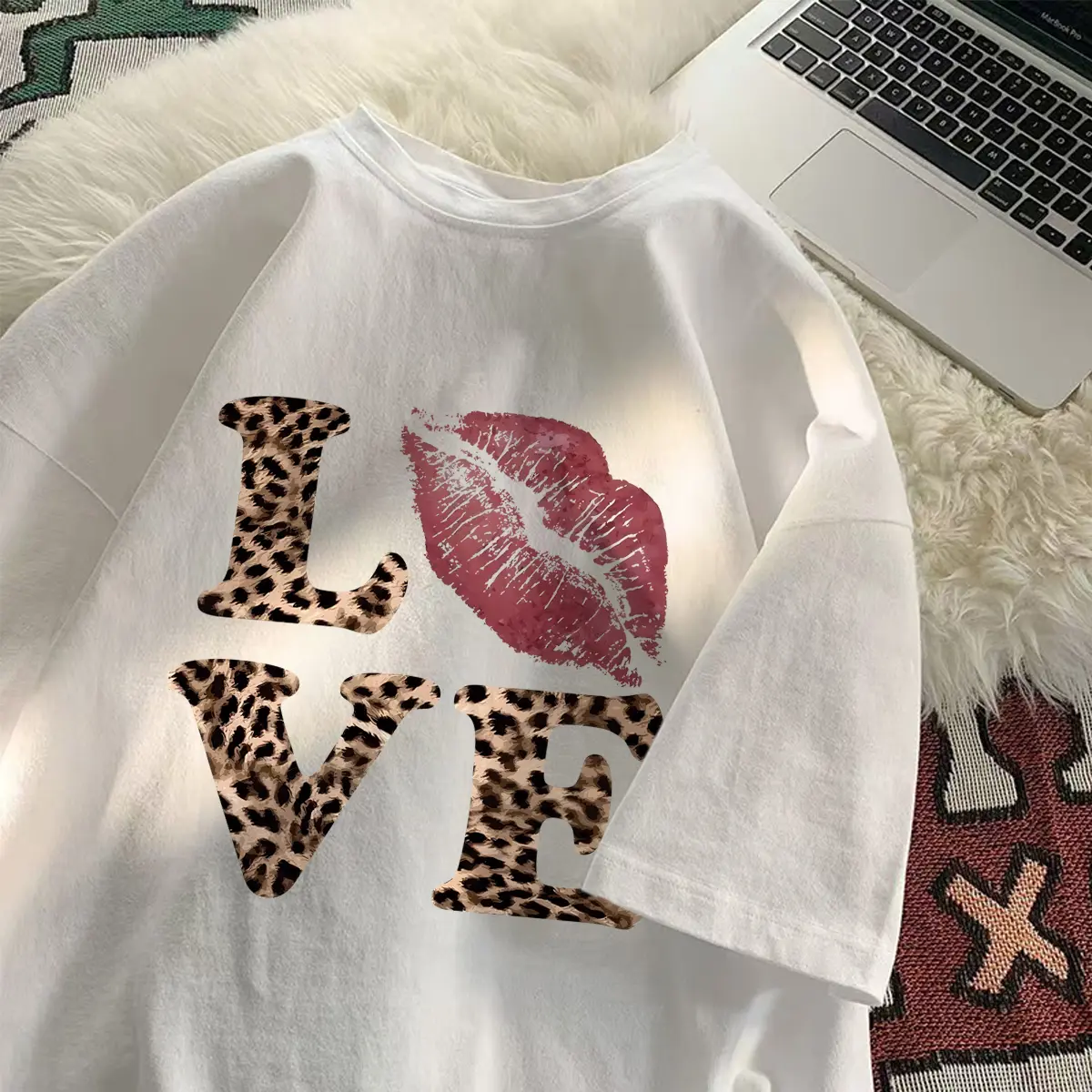 GF Kaos Wanita Boxy Leopard Heart Motif Printed Slim Fit T shirt Pria Oversize Basic Unisex Tee Katun Combed Bahan Nyaman Baju Atasan Wanita - Kaos Love Leopard - Y0446
