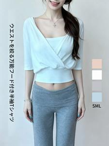 夏向けの若々しい無地のウエストシェイプ入り、着回しやすいフード付き半袖Tシャツトップス。エレガントなフィット感のHタイプスタイル。