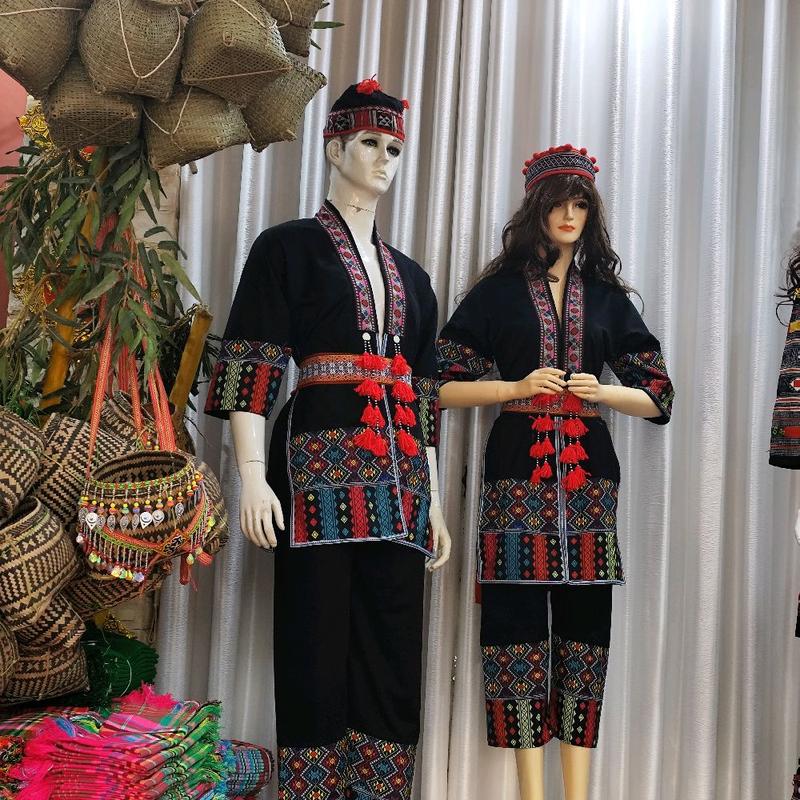 Trang phục của dân tộc Dao Đỏ nam nữ gồm quần, áo 4