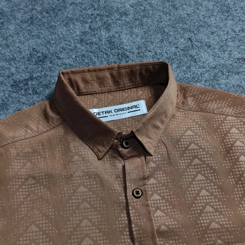 Kemeja Embos Sultan Lengan Panjang Pria Mocca Piramid Casual Slimfit 3