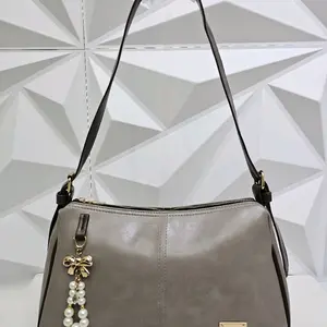 CanoninLove Tas bahu baru yang cantik dan menarik untuk dibawa kerja maupun jalan2 Wanita