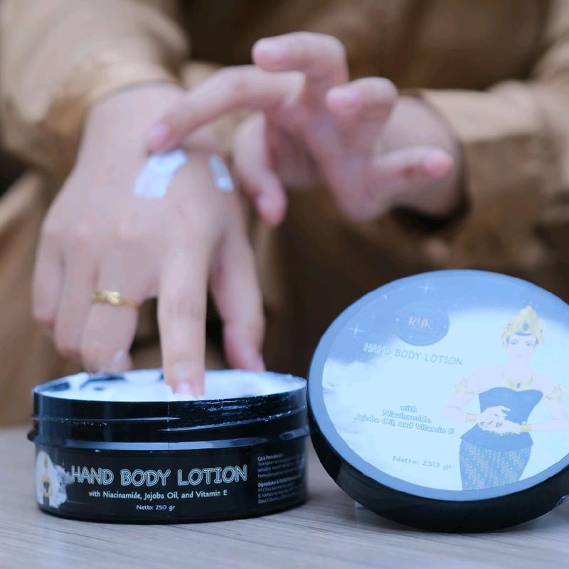 Lotion Tubuh RYK Pemikat Dapt 3 Pot dengan Kandungan Niachinamade, Jojoba Oil, dan Vitamin E - Wajah, Mencerahkan, Tangan 4