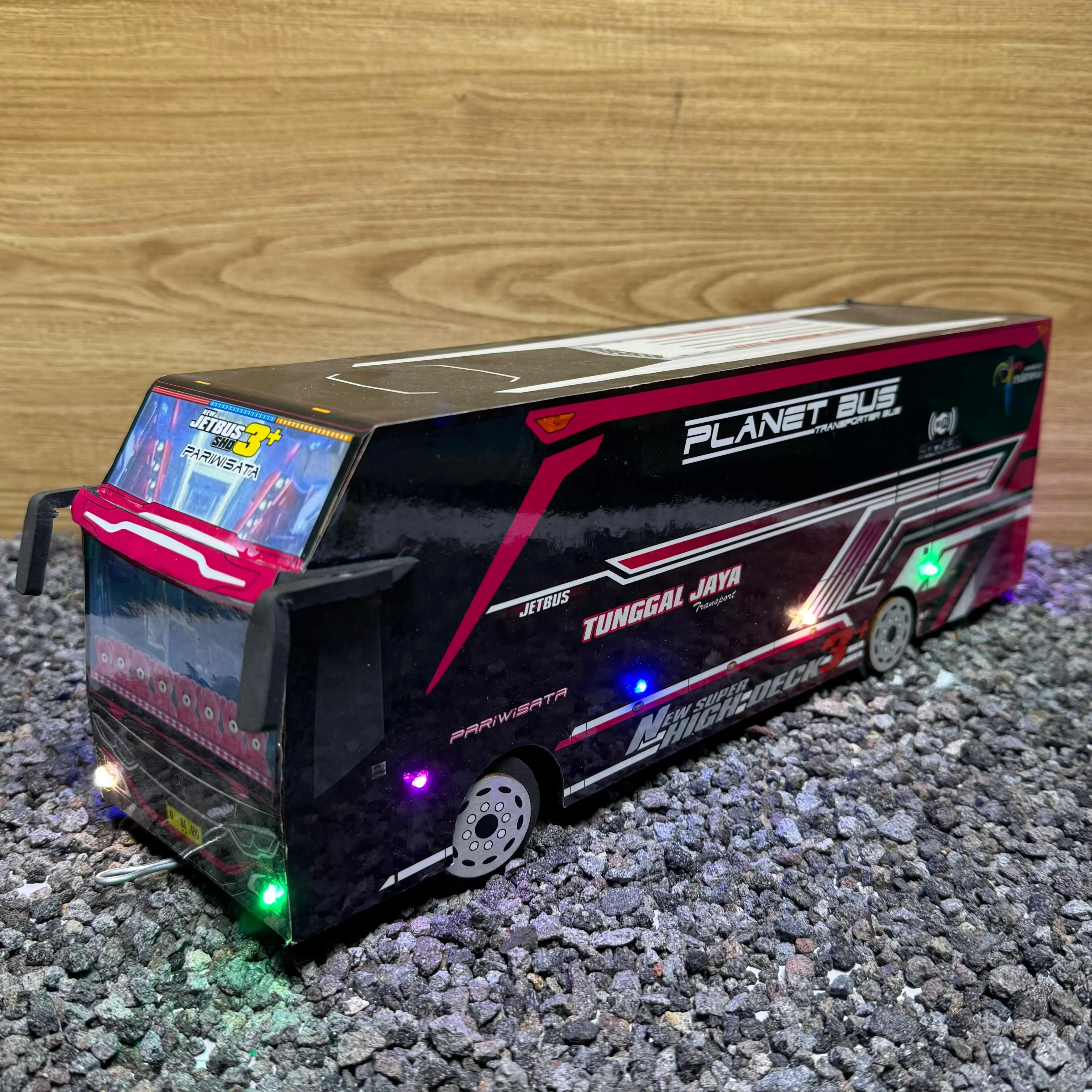 Tunggal jaya hitam merah