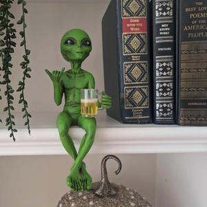 Estatua de Diseño Alienígena Beber Cerveza, 1 Caja de Decoración de Espacio Exterior Divertida y Humorística, Figurina de Alien con Taza de Cerveza, Regalo Ideal para Fans de Ciencia Ficción, Adornos