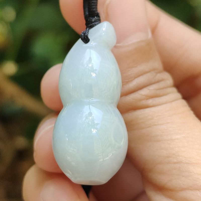 Kopitiam Blessing Natural Type A Jadeite Gourd Pendant (Sku: pendant437) 4