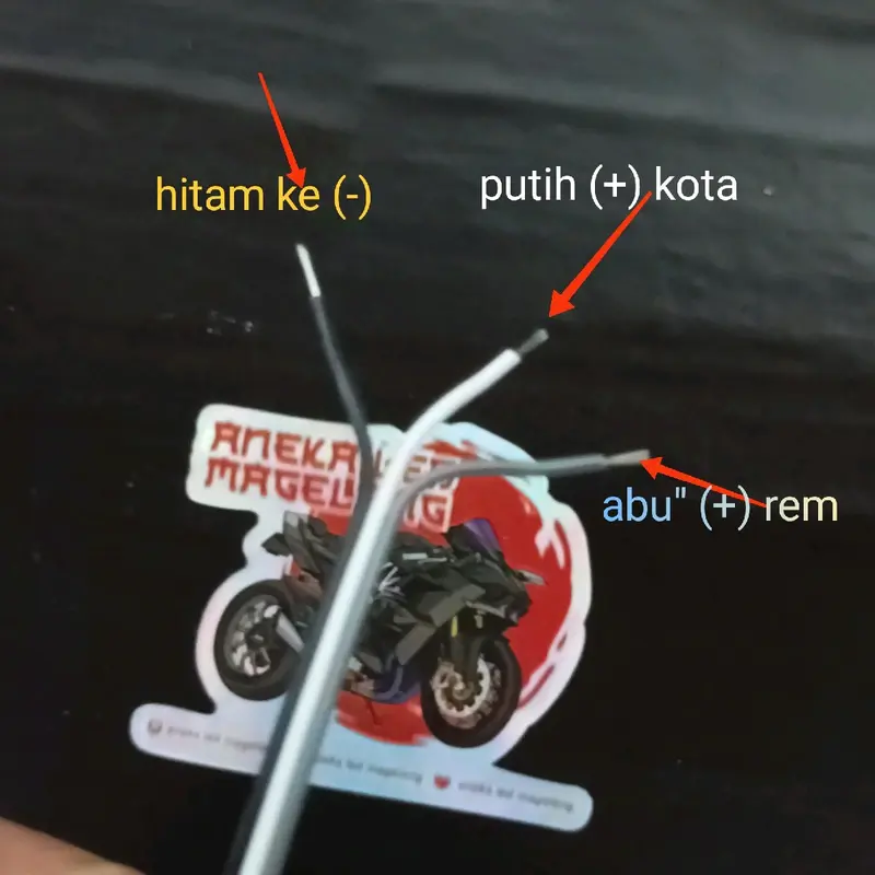 STOPLAMP RUNNING VARIO 125 LED NEW tengah love 2