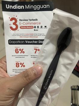 Product Review of TERATU BEAUTY Lip Scrub Stick Silicone Brush (Scrub Bibir Kering Praktis Reuseable dan Tahan Lama) from u**1 1