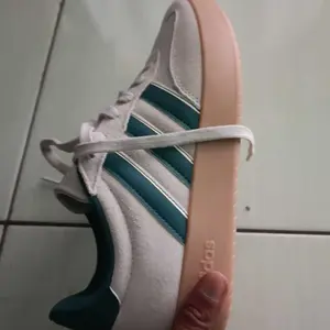 adidas Tennis & Lifestyle Barreda Shoes Women Beige JP7106