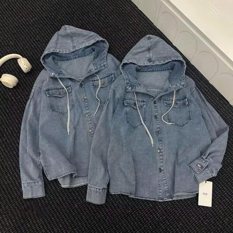 Áo Khoác Jean Nữ Có Nón Khóa Nút Bấm 2 Túi Phom Lỡ Tay Rộng Màu Xanh