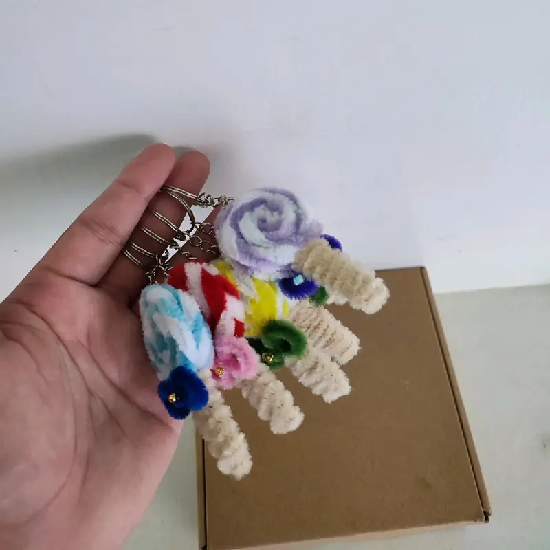 Sovenir Gantungan Kunci Lolipop Kawat Bulu ll Ganci pipe cleaner ll Sovenir pernikahan ll gift ganci even 4