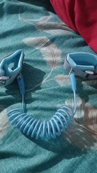Product Review of 【COD】One+One Gelang Tali Pengaman Anak / Child Safety / Tali Pengaman Gandeng Anak Bayi / Gelang Anti-berkeliaran Anak 2.5m Kepala erputar 360 Sabuk from m**0 0