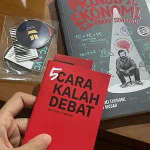 Buku Prinsipil Ekonomi Ferry Irwandi + Sticker, Bookmark, Booklet