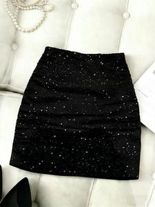 Falda corta de mujer para primavera/verano en color plateado con lentejuelas y ajuste que marca la cintura; vestido ultra corto ajustado cómodo y sexy para citas nocturnas y fiestas.