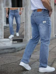 Jeans de mezclilla para hombre en azul claro lavado, corte recto, estilo casual y moderno, pantalones largos, primavera/verano 2026, prenda versátil