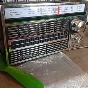 Radio international f-4250 ac/dc