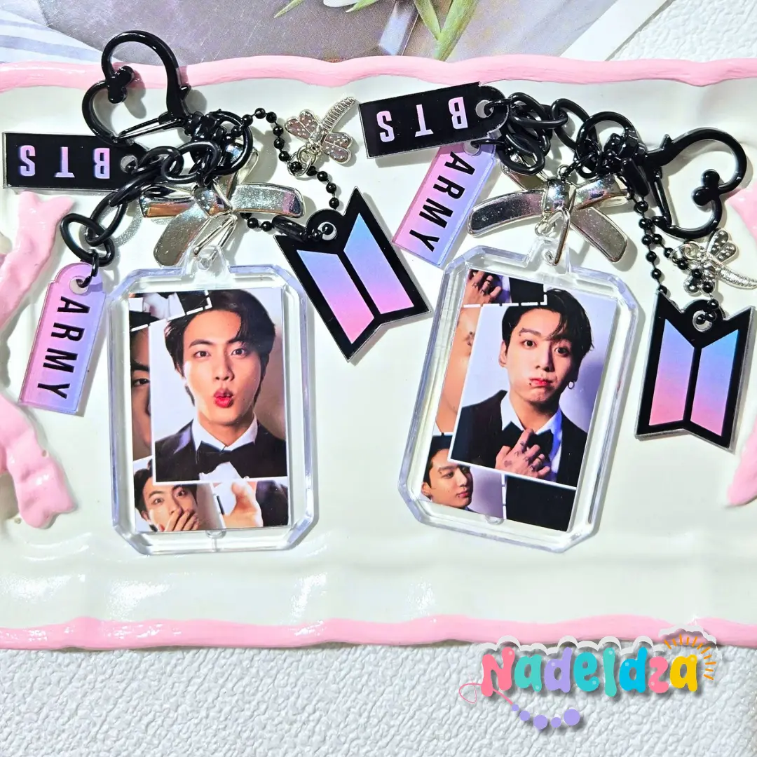 Nadeldza Bag Charm Kpop BTS x ARMY Vintage Edition Aesthetic Pita/ Gantungan Tas KPOP BTS Lucu