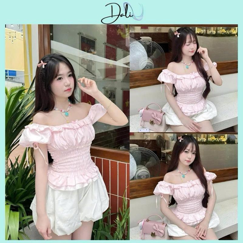 Set Màu Hồng BaBy Gồm Áo Trễ Vai Bèo Tay Bồng Đính Nơ Nhún Eo + Chân Váy Bí Phồng Có Quần Trong Chất Liệu Thô Hàn