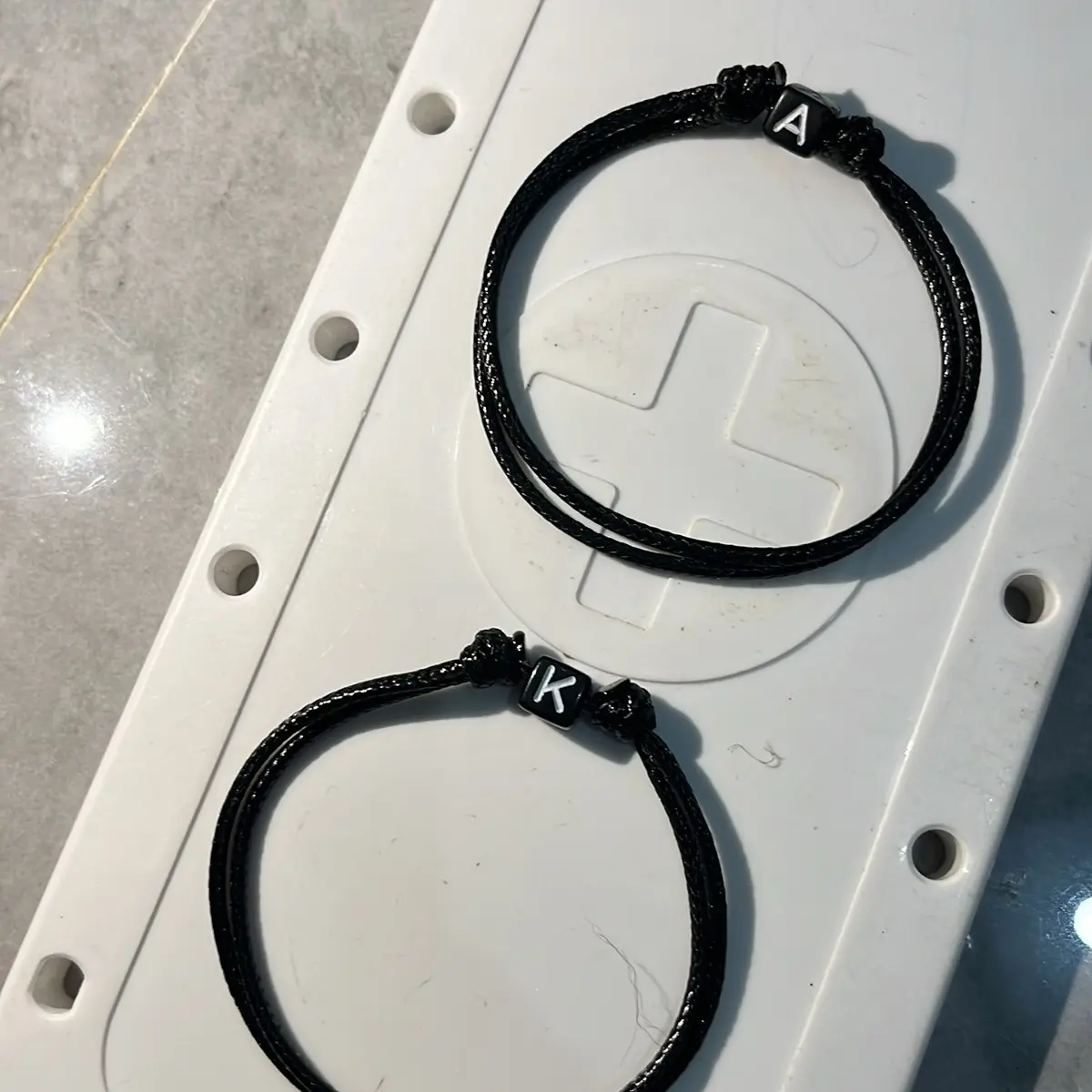 Gelang couple sepsang dapet 2biji bisa pilih sesuai setokan yg ada, bisa chat ya pembelian hrus 10rb bisa dkrm