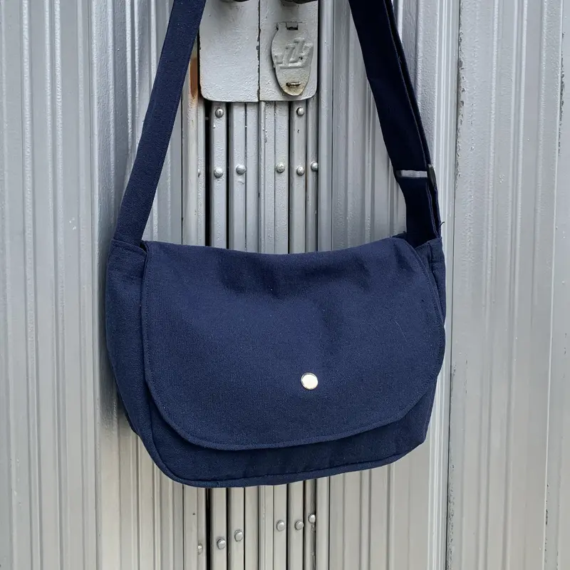 Tas Selempang Polos Kanvas Premium Sling Bag Canvas Pria Wanita Aesthetic Murah Canvas Premium Cowo Keren Broken White Keren Kalcer Selempang Hitam Sedang 3