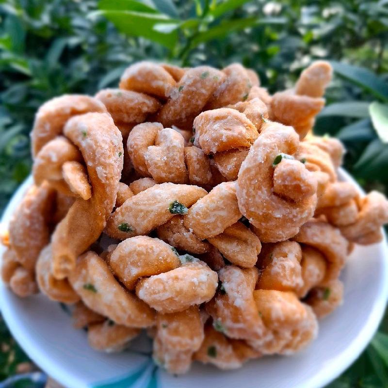 Combo 2kg bánh tai heo, quai chèo, cọng 4