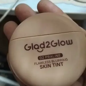 [New Mini 15g] Glad2Glow Skin Tint Flawless Blurrin MINI SIZE 15g- Foundation Ringan Mengandung Squalane Melembabkan Skin Barrier Coverage Medium Buildable Menyamarkan Pori Pori Hasil Akhir Natural Soft Matte Oil Control Tahan Lama Seharian