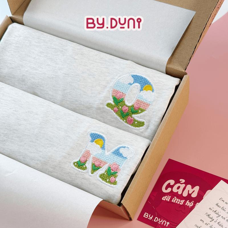 Áo thun THÊU cặp đôi BY.DUNI nam nữ form rộng Local Brand tay lỡ unisex áo cặp bạn thân chữ cái KÝ TỰ YÊU THƯƠNG ABCD