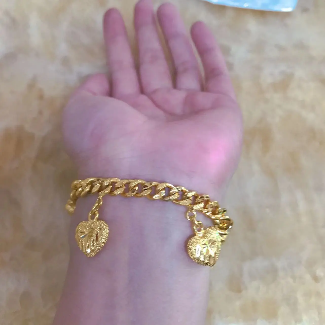 A 5 big heart , 18.5cm length, gold plated bracelet for woman