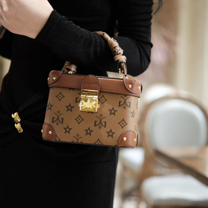 TÚI XÁCH THƯỢNG LƯU.