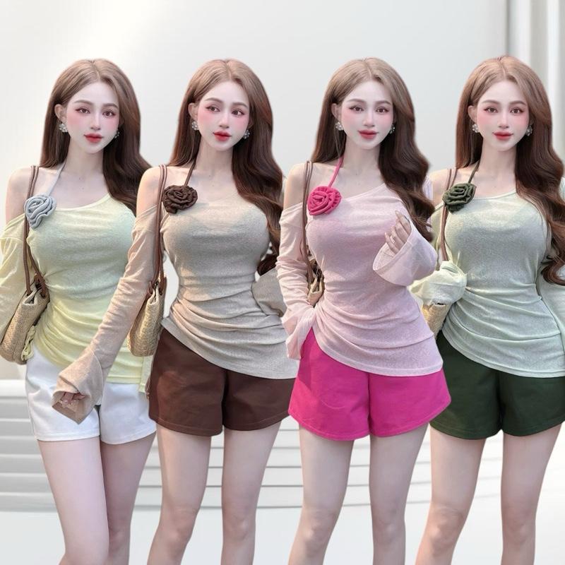 Set quần áo thiết kế CRAZYTEEN S5998 dành cho nữ gồm áo kiểu lệch vai tay loe dài dây rút và quần short để đi chơi ( Áo tay loe/ Quần short/ Áo bra cột cổ yếm/ Tag hoa cài ) set đi biển