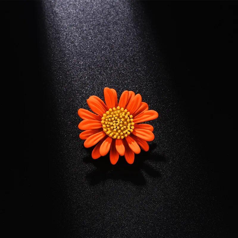 Product Introduction of Cute Small Daisy Flower Women Brooch Pins for Hijab Hats Dress Bags Jewelry Accessories 12