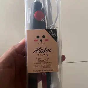 Catokan Mini Alat Catok Rambut 2in1 Set Lurus & Keriting Make Time Karakter Curly dengan Kotak Penyimpanan Hemat Daya 20Watt Pink Putih Hitam Biru