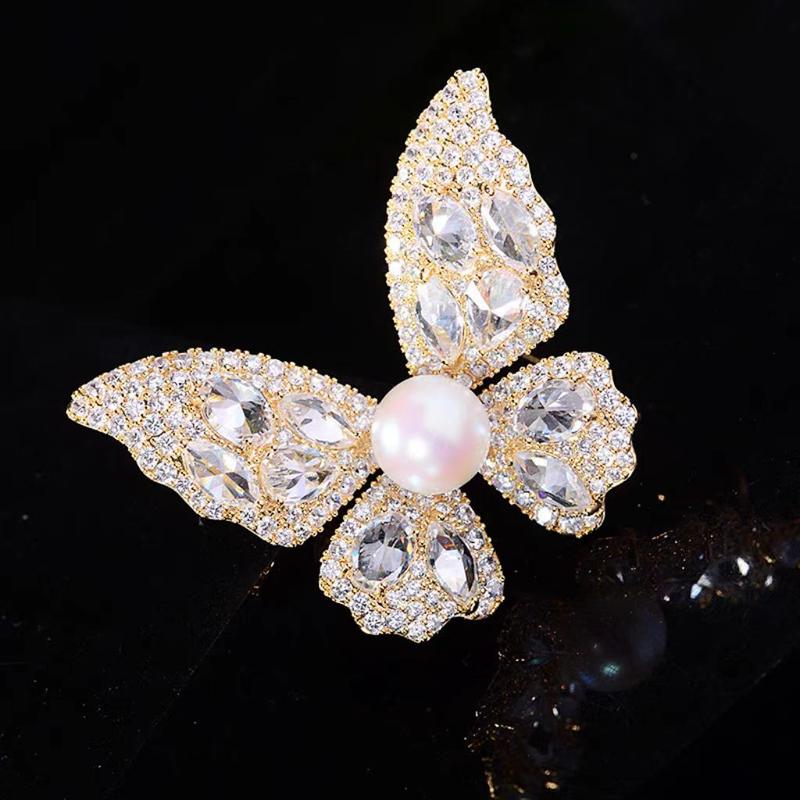 Product Introduction of Natural freshwater pearl butterfly studded with auroral diamond brooch Fashion classic elegant high-grade sense of two wear 1
