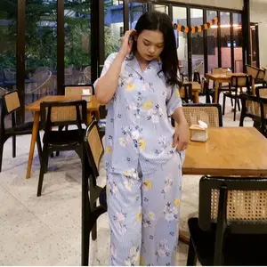 Oneset pajamas matterial rayon dan nyaman digunakan. Motif Pendek Santai