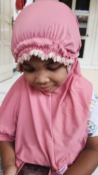 Product Review of Hijab kerut sekolah anak TK - SD (4-8Tahun) Jersey Kerudung Instan from E**a 1