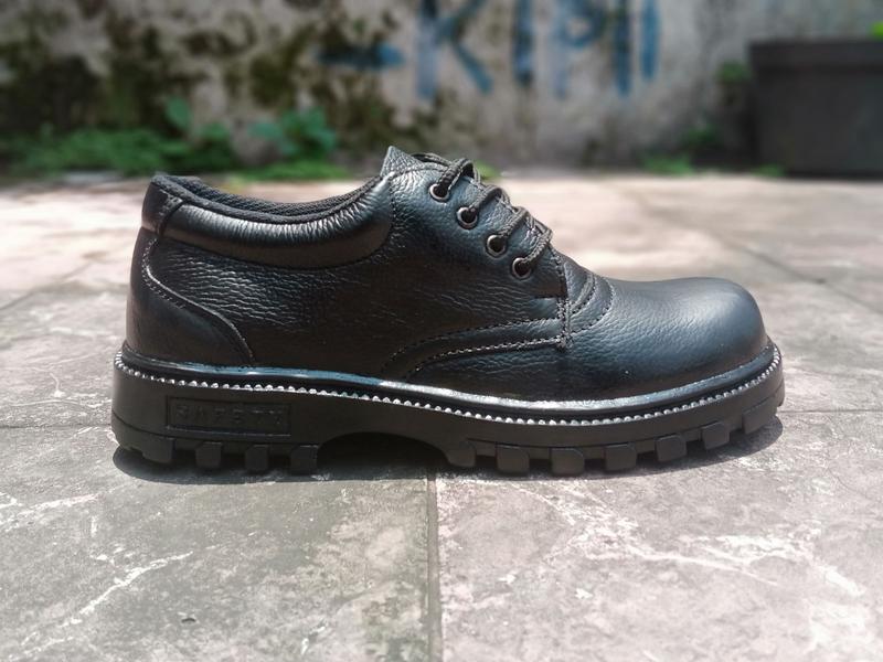 Sepatu Safety Boots Low Cut Kulit Sapi Ujung Besi Terbaru Kerja Lapangan Dinas Proyek Kitchen 1
