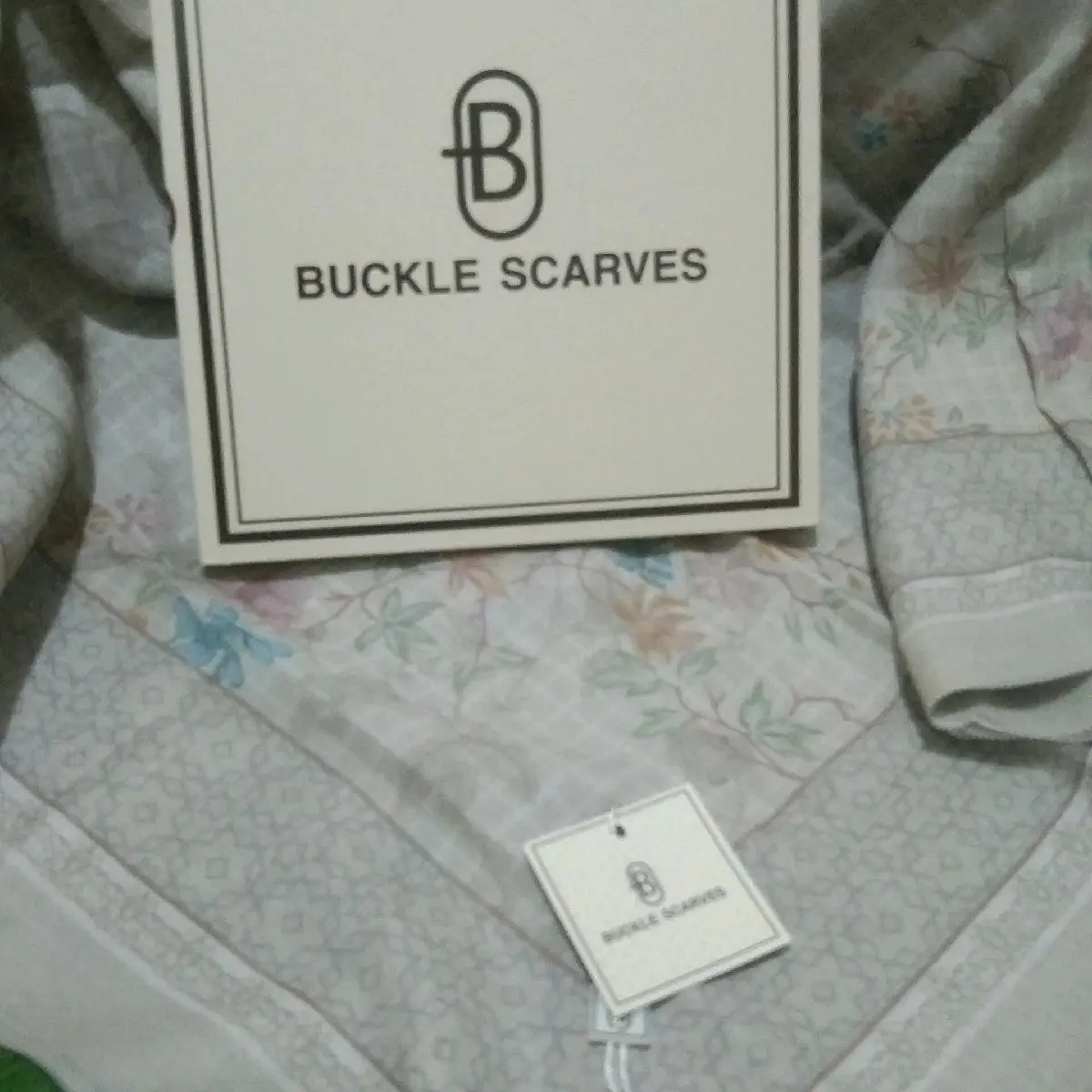buckel box isi (2) harga grosir  Kerudung segi empat