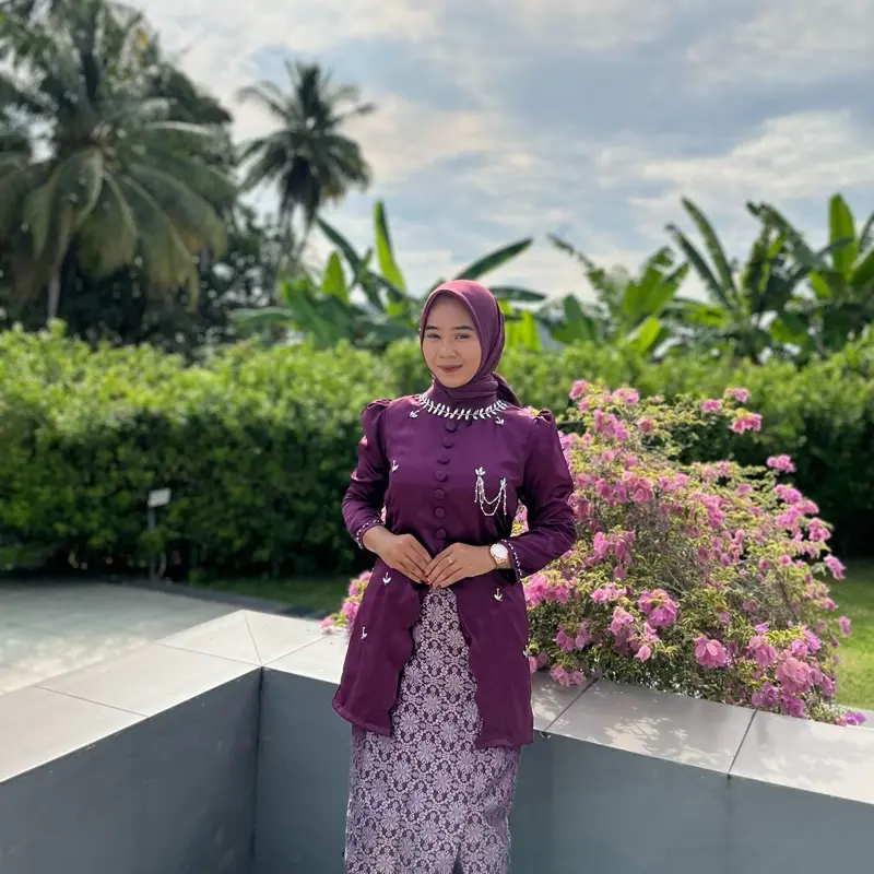 Burgundy ungu + rok songket