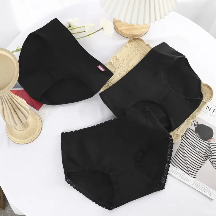 Celana Dalam Wanita Hitam Pinggiran Polos Bahan Halus Nyaman Big Size CD Seamless - CD1074 2